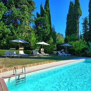 https://villa-camaiore.it-tuscanyhotel.com